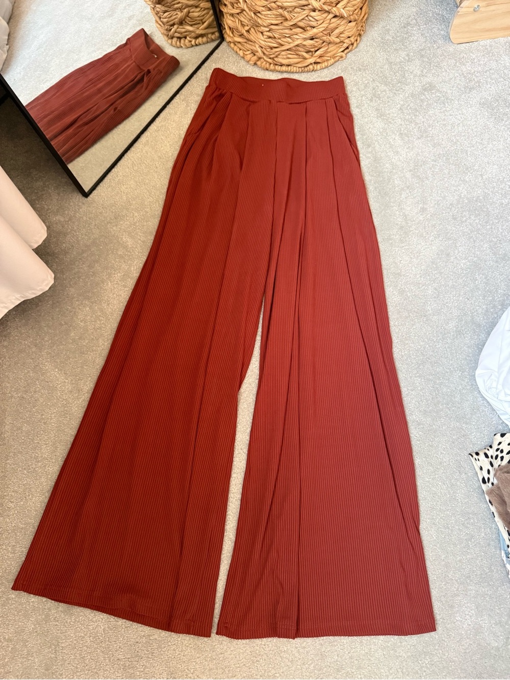 High-Rise Wide-Leg Ribbed Pants in Rust